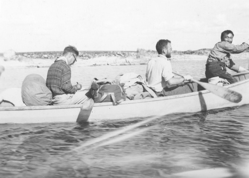 Jacques Rousseau Collection - c-3706-c-I-5708 -En canot sur le lac Tashwak, ? la source de la rivi?re Kogaluk, ? environ 95 milles de la baie d'Hudson.