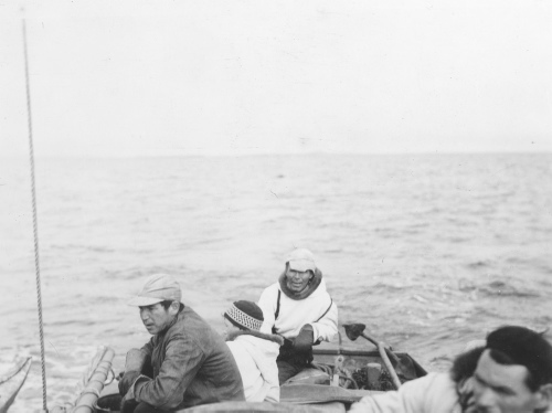 Jacques Rousseau Collection - c-3795-a-I-5896 -Dans l'estuaire de la Payne, au d?part de Kayak Bay. Le capitaine, le mousse (son petit-fils) et Edgar Tsirnish.