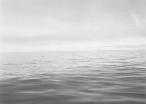 Collection Jacques Rousseau photo - c-3797-a-I-5900 -Dans la baie d'Ungava. Iceberg.