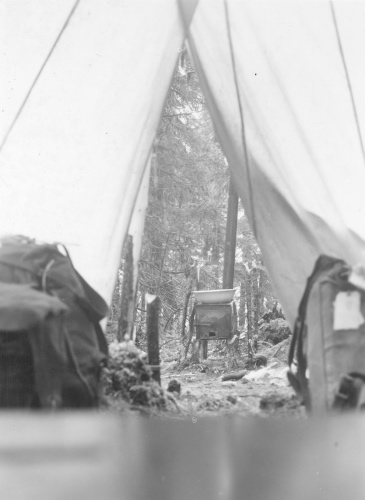 Collection Jacques Rousseau photo - c-3925-b-I-6229 -Monts Otish. Paysage vu de la tente, pendant la pluie.