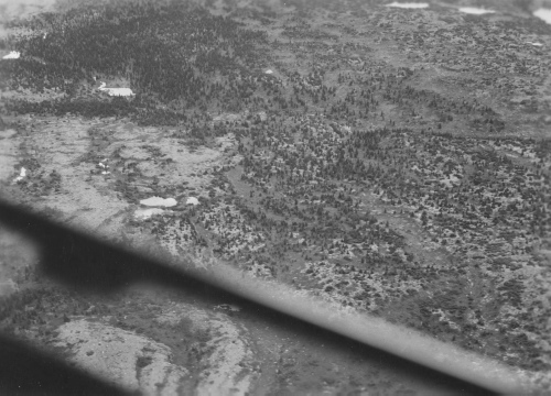 Collection Jacques Rousseau photo - c-3941-a-I-6263 -Monts Otish. Un peu au-dessus du centre, ? droite, ruisseau o? J.R. et Antoine ont pass? la nuit du 11 au 12 ao?t 1949.