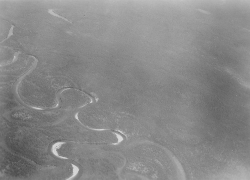Collection Jacques Rousseau photo - c-3944-a-I-6271 -M?andre au sud du lac Onistagan, dans la fum?e.