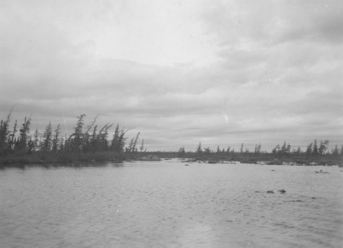 Collection Jacques Rousseau photo - c-3458-b-I-5187 -Le début de la rivière George: décharge du lac Hubbard.