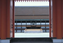 Entrance to the Imperial Palace in Kyoto. Photo : Claude Gagné